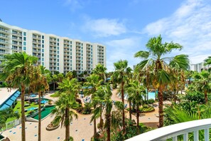Property grounds - Newly Updated Palms Unit! Free Coffee - HUGE dining table - Shuttle to Beach! (Destin)