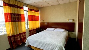 Habitación individual económica | Wifi gratis y ropa de cama