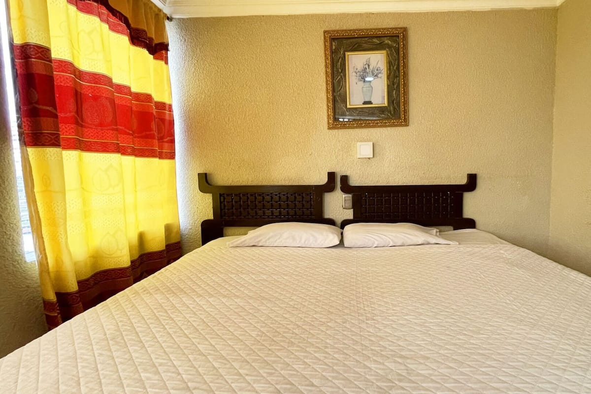 Comfort Double Room | WiFi (free), bed sheets