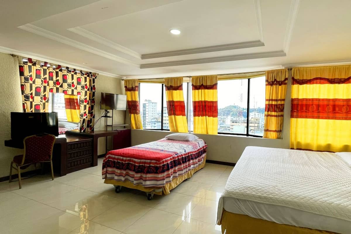 Comfort Quadruple Room | WiFi (free), bed sheets