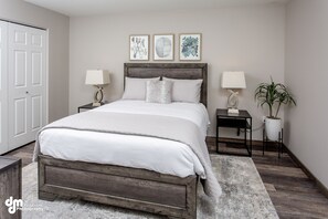 Susitna Suites (2) | Individually decorated, individually furnished, desk, laptop workspace - Susitna Suites (Wasilla)