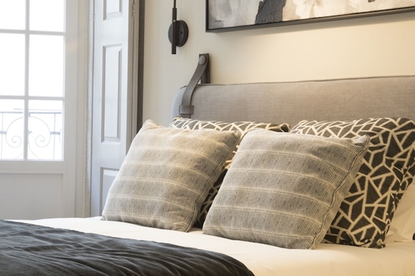 Estúdio luxo, 1 cama Queen, vista para a cidade | Camas Select Comfort, individualmente decorados