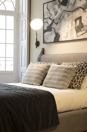 Deluxe Studio, 1 Queen Bed, City View | Select Comfort beds, individually decorated, individually furnished