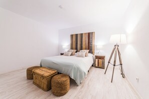 Familie appartement | Donsdekens, bedden met traagschuimmatrassen, een laptopwerkplek