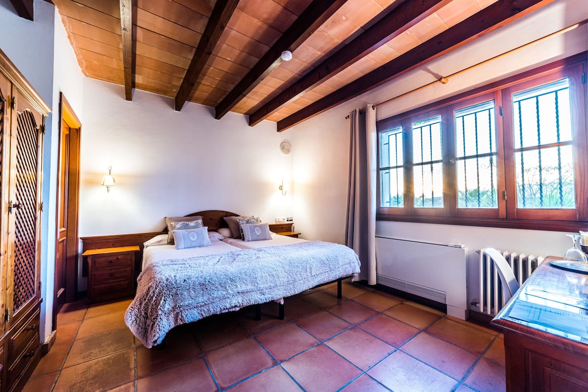 Habitación estándar con 2 camas individuales | 1 habitación, edredón y camas con efecto memoria