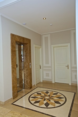 Reception - Miraj Hotel (Baku)