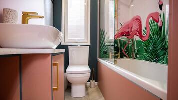 Esme Compact 4 Berth | Bathroom | Shower, towels