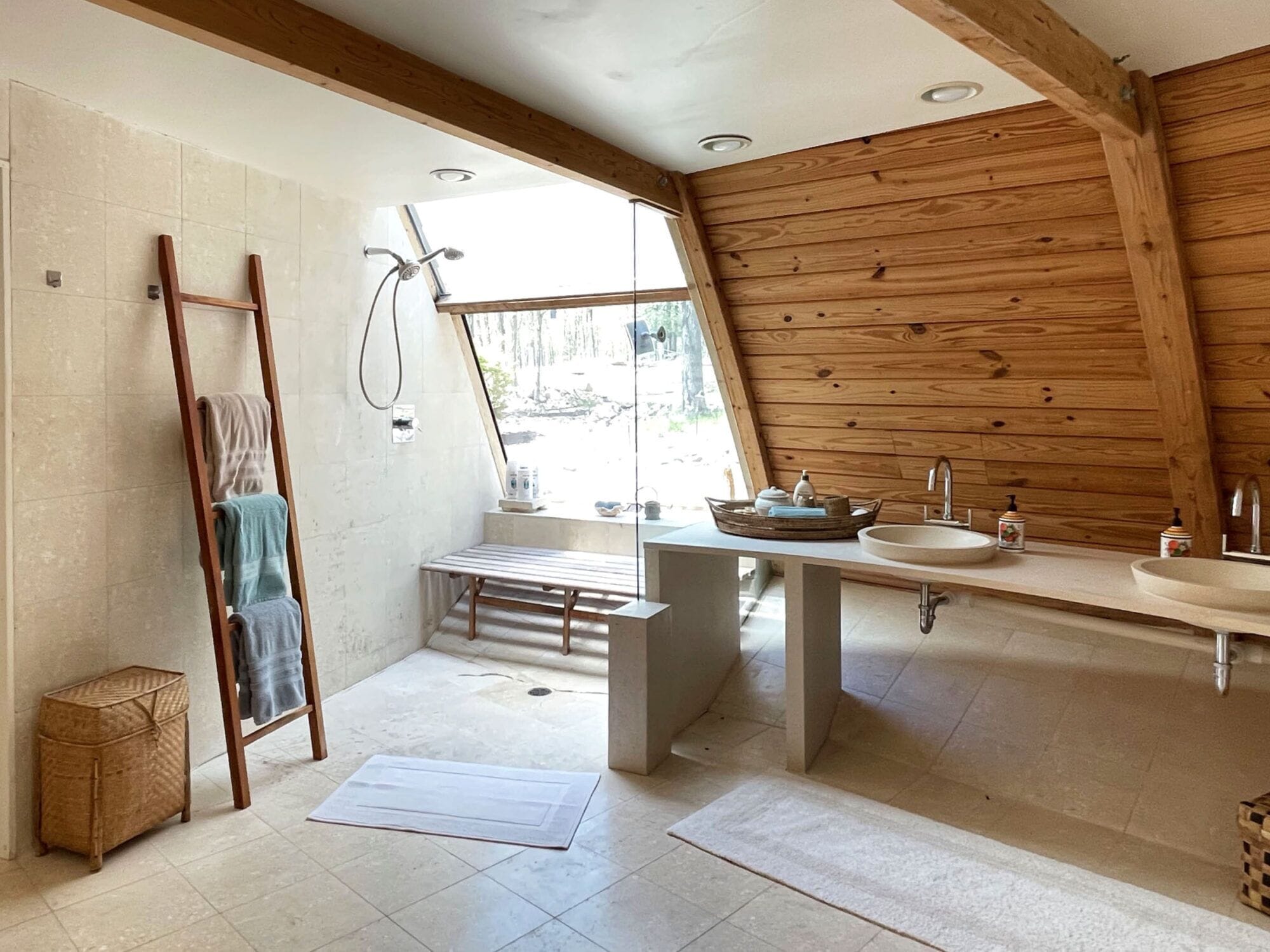 Combined shower/tub, hair dryer, bathrobes, towels