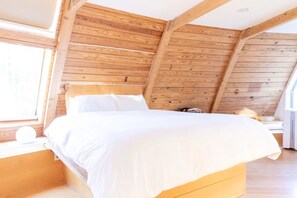 Desk, laptop workspace, free WiFi, bed sheets - Dome House Retreat (New Paltz)
