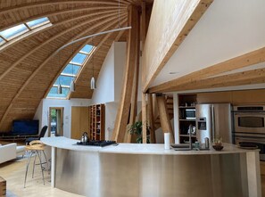 時尚獨棟房屋 | 私人廚房 | 大型冰箱、微波爐、烤箱、爐台