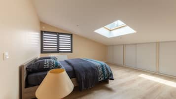 3 slaapkamers, een strijkplank/strijkijzer, gratis wifi, beddengoed