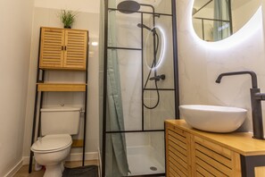 Hårtørrer, håndklæder