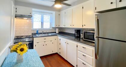 Clean & Cozy 2Bed by the Beach & Newport