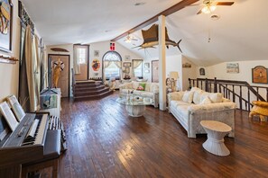 Smart TV, fireplace, stereo