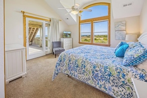 7 bedrooms, free WiFi, bed sheets, wheelchair access - Soundfront Dog Friendly Home w/ Pool, Hot Tub, Elevator, Private Sound Boardwalk (Avon)