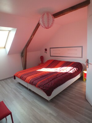 Standard Double Room | Free cots/infant beds, free WiFi, bed sheets - Chambres d'Hôtes - La Rigaudière (Le Theil-de-Bretagne)