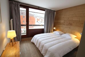 1 bedroom, iron/ironing board, WiFi - 300m from shops, 3rd floor, balcony, parking, tv, ski locker, 50m², Montgenèvre (Montgenèvre)