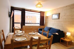 Dining - 300m from shops, 3rd floor, balcony, parking, tv, ski locker, 50m², Montgenèvre (Montgenèvre)