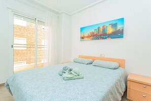 2 chambres, fer et planche à repasser, Wi-Fi gratuit, draps fournis