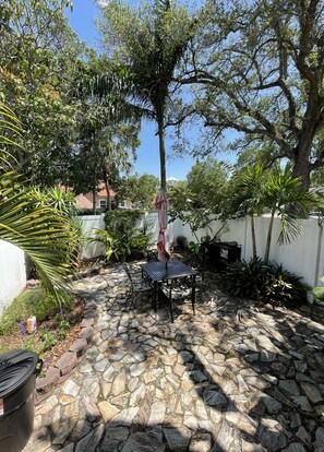 Outdoor dining - Large 2 Bedroom Suite with Secret Garden—5 min from downtown! (St. Petersburg)