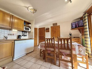 Fridge, microwave, oven, dishwasher - 2nd floor, balcony, parking, tv, ski locker, 39m², Praz sur Arly (Praz-sur-Arly)