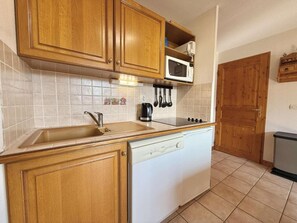Fridge, microwave, oven, dishwasher - 2nd floor, balcony, parking, tv, ski locker, 39m², Praz sur Arly (Praz-sur-Arly)
