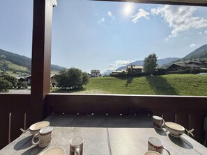 Outdoor dining - 2nd floor, balcony, parking, tv, ski locker, 39m², Praz sur Arly (Praz-sur-Arly)