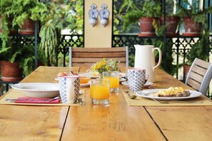 Outdoor dining - Portugal Portfolio - Quinta de Santa Luzia Villa (Funchal)