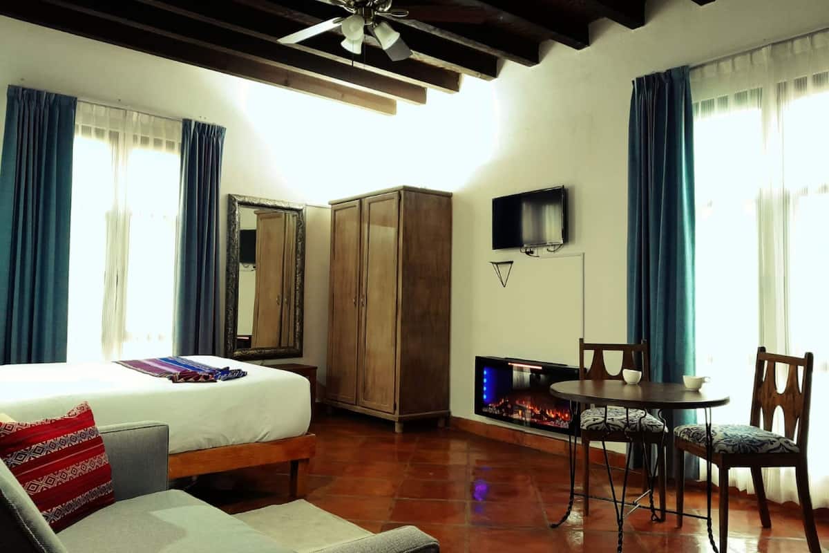 Deluxe Room | 1 bedroom, premium bedding, down comforters, blackout drapes