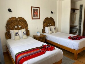 Business-Doppel- oder -Zweibettzimmer, 2 Schlafzimmer | Hochwertige Bettwaren, Daunenbettdecken, Verdunkelungsvorhänge