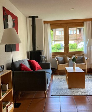 TV, DVD player, stereo - Chalet Sunnsyta, sunny apartment (Wengen)
