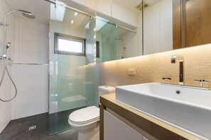 Hair dryer, towels - Farrah - Designer, Three Bedroom Carlton Residence (Carlton)