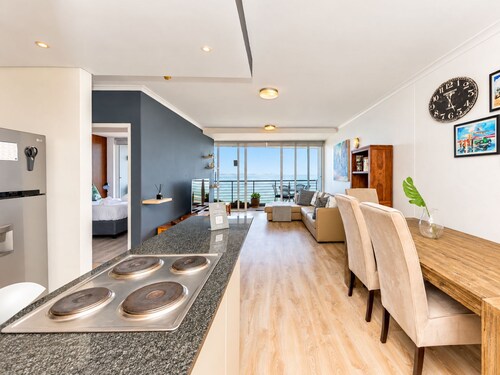 Chic Beachfront Apt with Table Mountain views