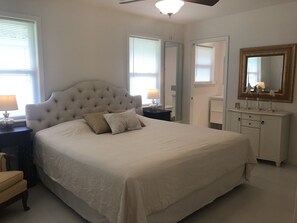 3 soverom, skrivebord, wi-fi (inkludert) og sengetøy