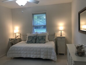 3 bedrooms, desk, free WiFi, bed sheets