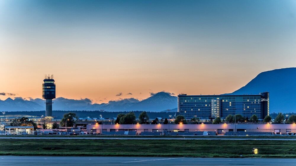 Fairmont Vancouver Airport by null