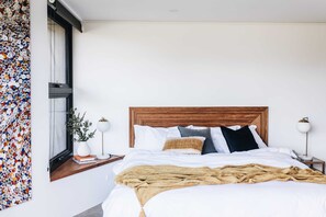 5 bedrooms, desk, iron/ironing board, WiFi