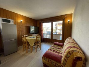 Interior - 300m from resort center, 1st floor, balcony, parking, tv, ski locker, 29m², Praz sur Arly (Praz-sur-Arly)