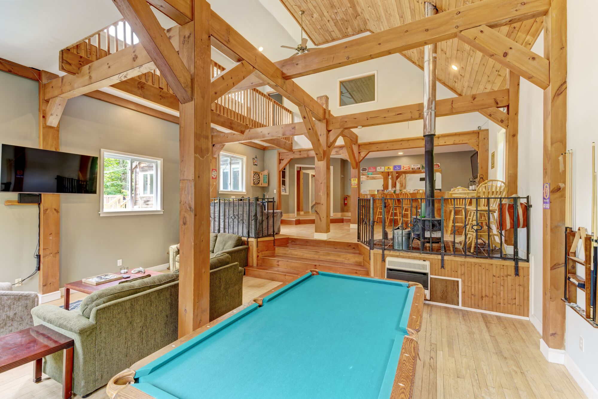 Renovated home sleeps 12+ Off  Access Rd. Hot Tub + Sauna + Deck
