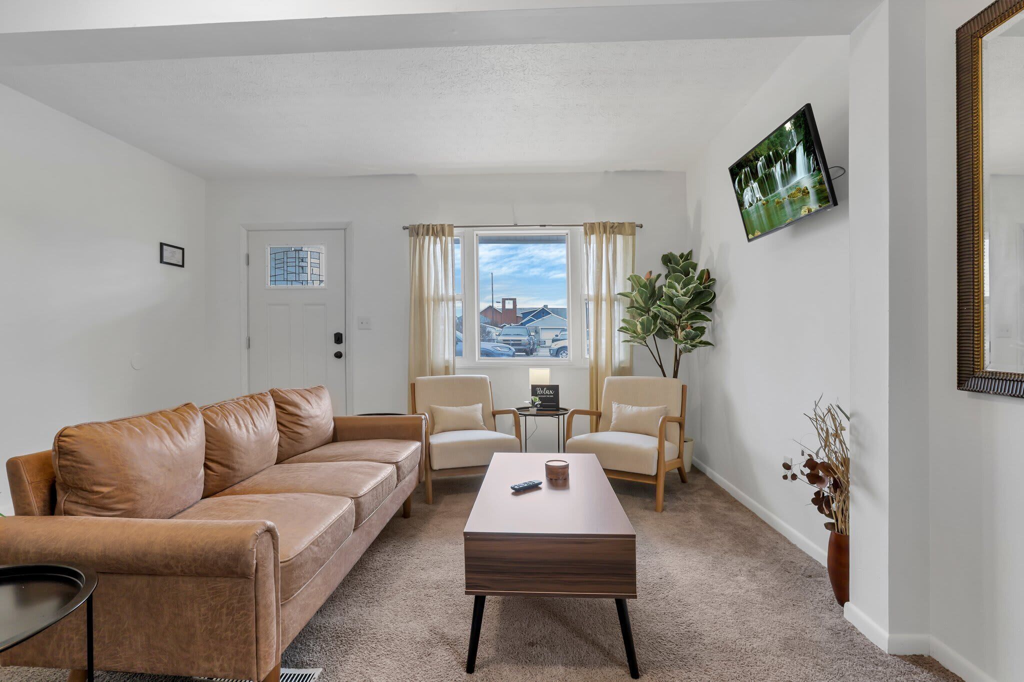 Televisión y oficina 