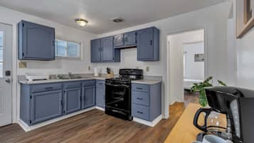Coffee/tea maker, microwave, oven, stovetop
