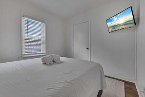 3 Schlafzimmer, Schreibtisch, Bügeleisen/Bügelbrett, WLAN
