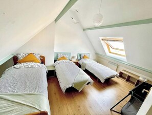 3 habitaciones, escritorio, cuna de viaje y wifi 