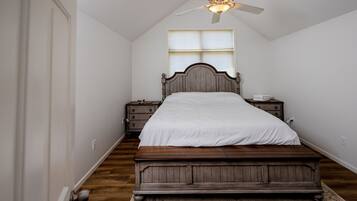 3 bedrooms, desk, iron/ironing board, free WiFi