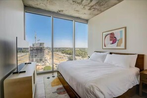 1 bedroom, iron/ironing board, WiFi, bed sheets - 15th FL 1BR Condo | Heated Pool, Gym, Balcony, Bar (Austin)