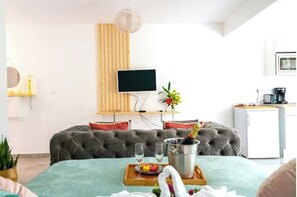 Smart TV, books - "Nuage&Cocon " T1 new standing with cosy garden and wifi, ideal for telecommuting (Fort-de-France)