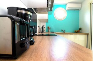 Fridge, microwave, oven, stovetop - "Nuage&Cocon " T1 new standing with cosy garden and wifi, ideal for telecommuting (Fort-de-France)