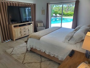 6 bedrooms, desk, iron/ironing board, free WiFi