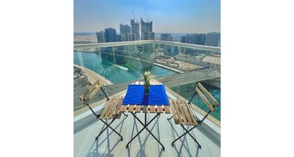 Luxury 5-Star Modern Studio w/ Full Canal Views!