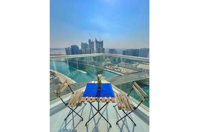 Luxury 5-Star Modern Studio w/ Full Canal Views!